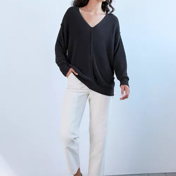 Wilfred Free Relaxed Chenille V-Neck Sweater - Black Aritzia - Picture 1 of 3